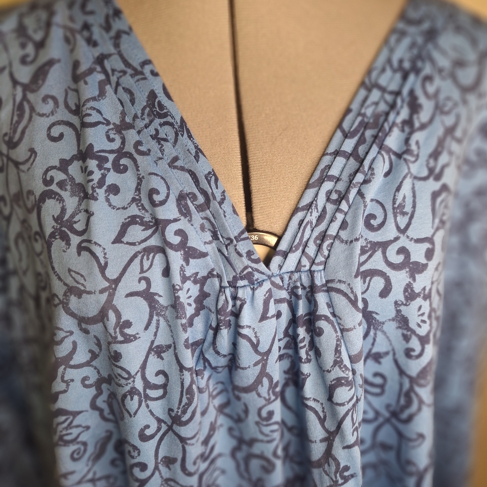 liz & co. Light Blue Scroll Print V-Neck Tunic Size 1X
